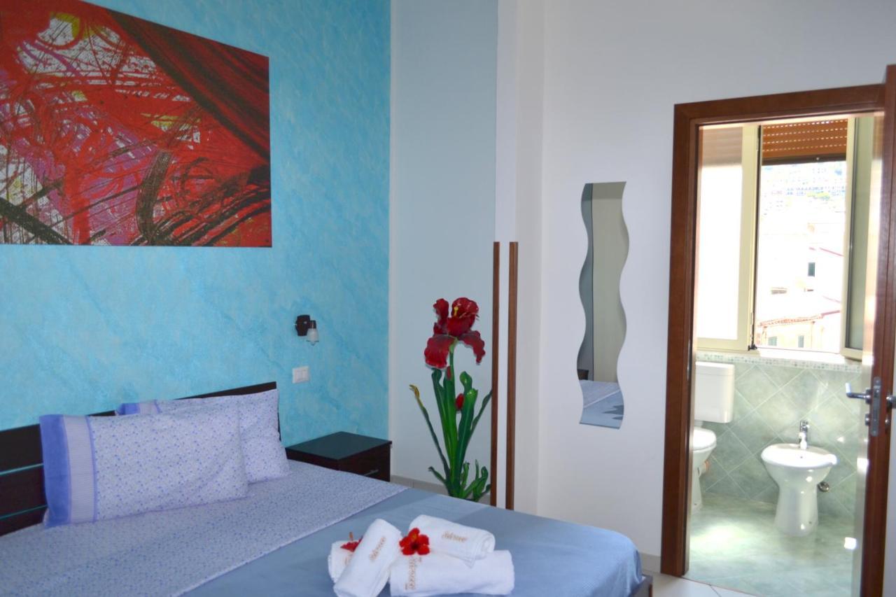 Scirocco Bed & Breakfast Чефалу Стая снимка